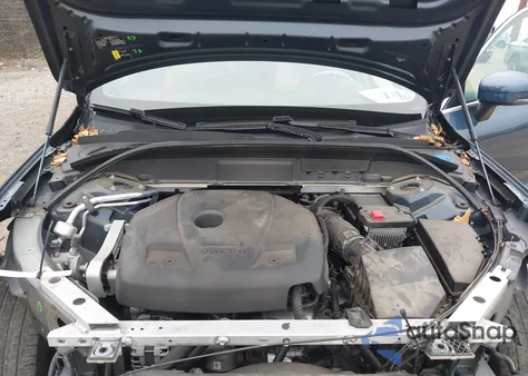 2021 Volvo Xc60 T6 Inscription z USA, uszkodzony, nr VIN YV4A22RL3M1744650